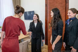 UMK_6843.jpg-Klaman, V LO, olimpiada, ZUS, Lekcje z ZUS, uczennice