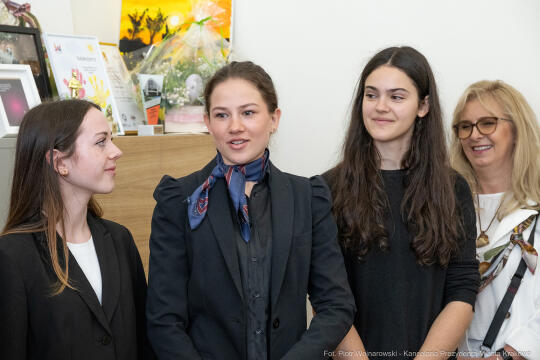 UMK_6851.jpg-Klaman, V LO, olimpiada, ZUS, Lekcje z ZUS, uczennice