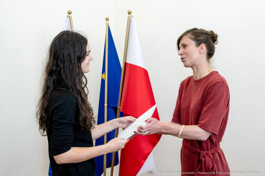 UMK_6869.jpg-Klaman, V LO, olimpiada, ZUS, Lekcje z ZUS, uczennice