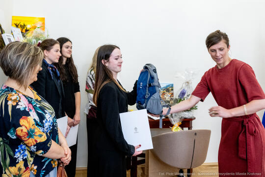 UMK_6882.jpg-Klaman, V LO, olimpiada, ZUS, Lekcje z ZUS, uczennice