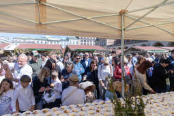 BS-250419-BSK_0462.jpg-Wielkanocne święcenie pokarmów na Rynku Głównym