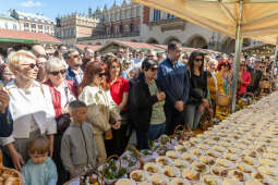 BS-250419-BSK_0581.jpg-Wielkanocne święcenie pokarmów na Rynku Głównym