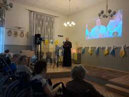 20250425_100732.jpg-Rocznica kanonizacji Jana Pawła II w góralskim stylu.