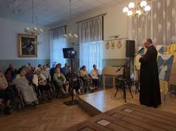 20250425_100915.jpg-Rocznica kanonizacji Jana Pawła II w góralskim stylu.