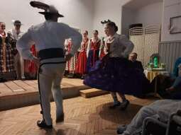 20250425_105614.jpg-Rocznica kanonizacji Jana Pawła II w góralskim stylu.