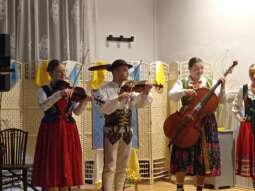 eijr6MT3.jpg-Rocznica kanonizacji Jana Pawła II w góralskim stylu.