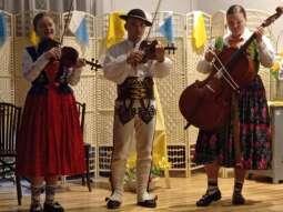 sbYSkmwn.jpg-Rocznica kanonizacji Jana Pawła II w góralskim stylu.