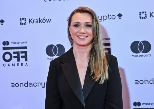 ARB_8992_portretpro.jpg-OFF Camera,