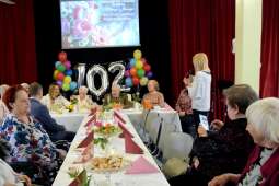 Niezwykły Jubileusz 102 urodzin (3).jpg-Niezwykły Jubileusz 8 kwietnia 2025