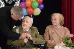 Niezwykły Jubileusz 102 urodzin (7).jpg-Niezwykły Jubileusz 8 kwietnia 2025