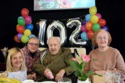 Niezwykły Jubileusz 102 urodzin (8).jpg-Niezwykły Jubileusz 8 kwietnia 2025