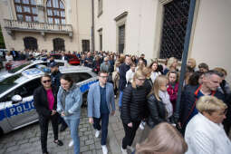 20250506-BSK_8276.jpg-Minutą ciszy Kraków uczcił pamięć tragicznie zmarłego lekarza