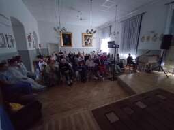 f_f0g1J5.jpg-Majówkowe spotkania modlitewne na Helclów.