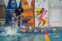 TM107962.jpg-Tłumy dzieci i rodziców na Otylia Swim Tour w Krakowie