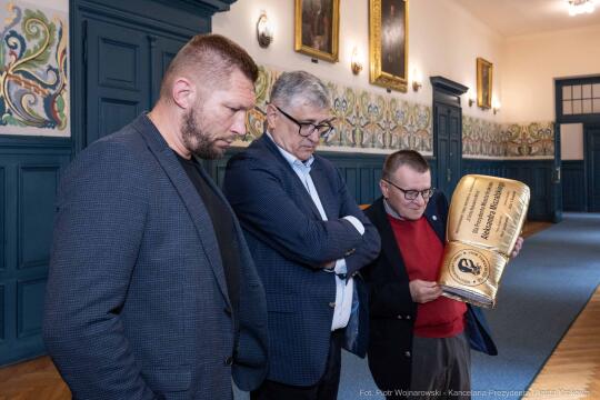 PW_484_004_fot. Piotr Wojnarowski.jpg-Miszalski, zdjęcia, MZB, boks, rękawica