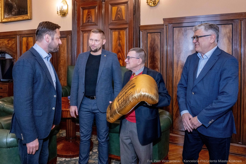 PW_484_007_fot. Piotr Wojnarowski.jpg-Miszalski, zdjęcia, MZB, boks, rękawica  Autor: P. Wojnarowski