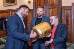 PW_484_008_fot. Piotr Wojnarowski.jpg-Miszalski, zdjęcia, MZB, boks, rękawica