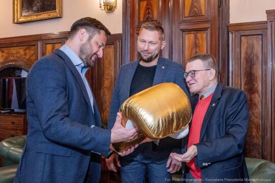 PW_484_008_fot. Piotr Wojnarowski.jpg-Miszalski, zdjęcia, MZB, boks, rękawica