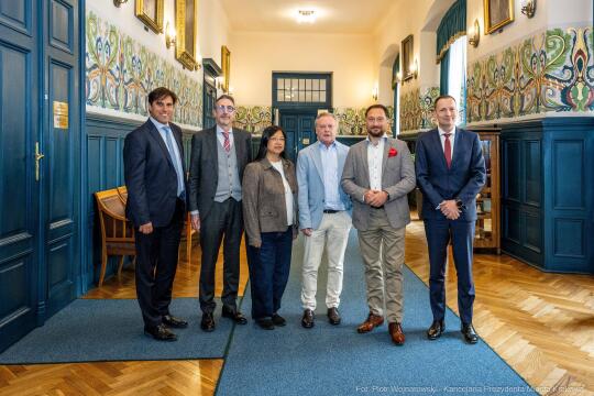 PW_485_001_fot. Piotr Wojnarowski.jpg-Mazur, spotkanie, Euroclear, współpraca