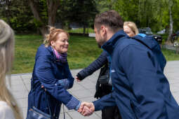 20250517-BSK_3576.jpg-Spacer prezydenta z psami ze schroniska