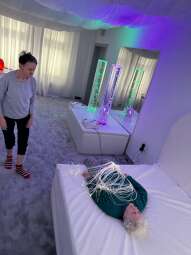 2araF46_.jpg-Nowe Sale Doświadczenia Świata na Helclów.