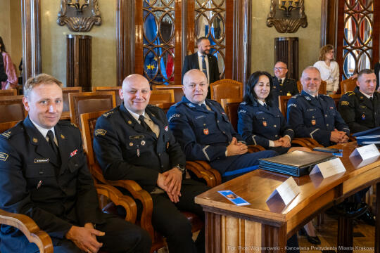 Miszalski, Bezpieczny Kraków, nagrody, policja, straż miejska, straż pożarna, wręczenie, zdjęc