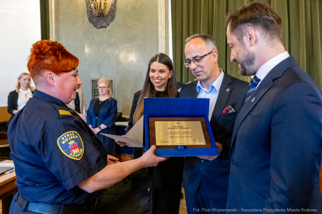 Miszalski, Bezpieczny Kraków, nagrody, policja, straż miejska, straż pożarna, wręczenie, zdjęc  Autor: P. Wojnarowski