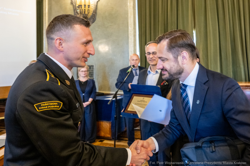 Miszalski, Bezpieczny Kraków, nagrody, policja, straż miejska, straż pożarna, wręczenie, zdjęc  Autor: P. Wojnarowski