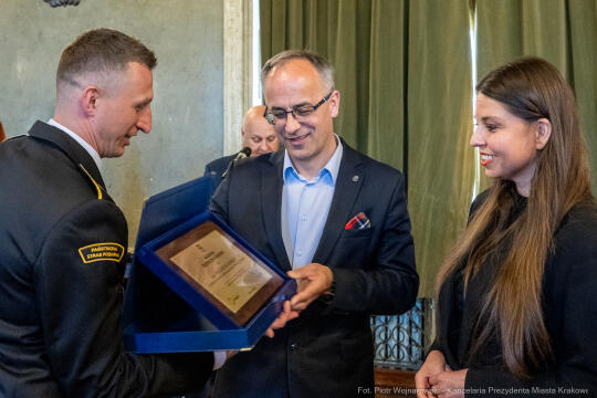Miszalski, Bezpieczny Kraków, nagrody, policja, straż miejska, straż pożarna, wręczenie, zdjęc