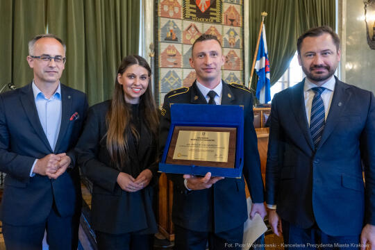 Miszalski, Bezpieczny Kraków, nagrody, policja, straż miejska, straż pożarna, wręczenie, zdjęc