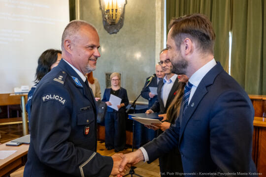 Miszalski, Bezpieczny Kraków, nagrody, policja, straż miejska, straż pożarna, wręczenie, zdjęc