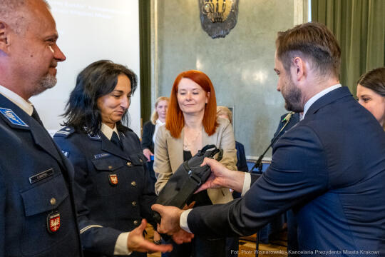 Miszalski, Bezpieczny Kraków, nagrody, policja, straż miejska, straż pożarna, wręczenie, zdjęc