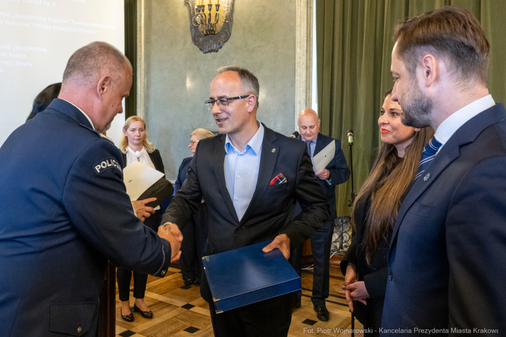 Miszalski, Bezpieczny Kraków, nagrody, policja, straż miejska, straż pożarna, wręczenie, zdjęc  Autor: P. Wojnarowski
