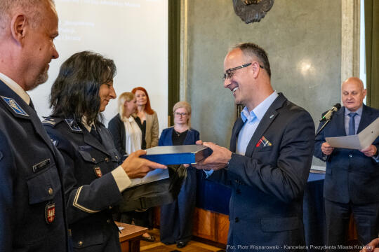 Miszalski, Bezpieczny Kraków, nagrody, policja, straż miejska, straż pożarna, wręczenie, zdjęc