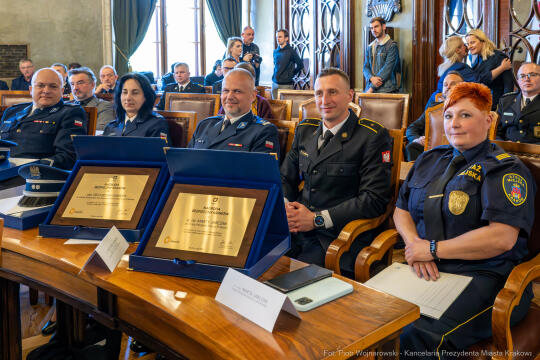 Miszalski, Bezpieczny Kraków, nagrody, policja, straż miejska, straż pożarna, wręczenie, zdjęc
