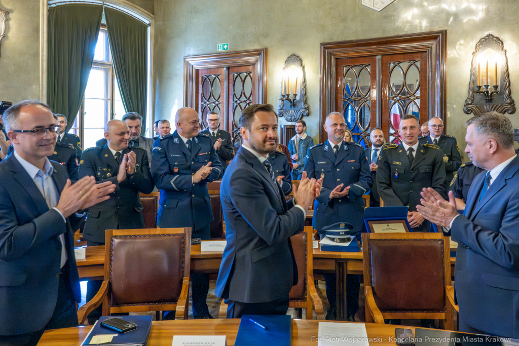 Miszalski, Bezpieczny Kraków, nagrody, policja, straż miejska, straż pożarna, wręczenie, zdjęc  Autor: P. Wojnarowski