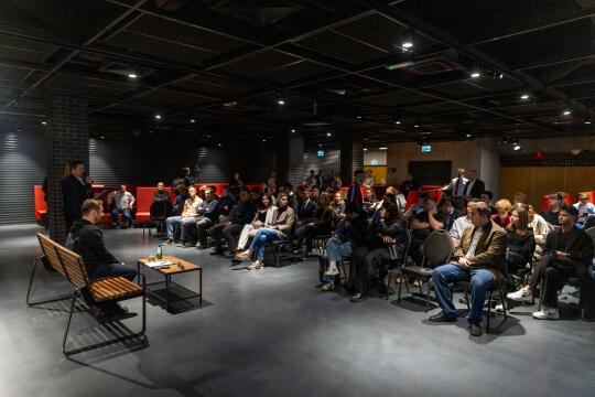 20250522-BSK_7231.jpg-Ławka, Miszalski, Studenci