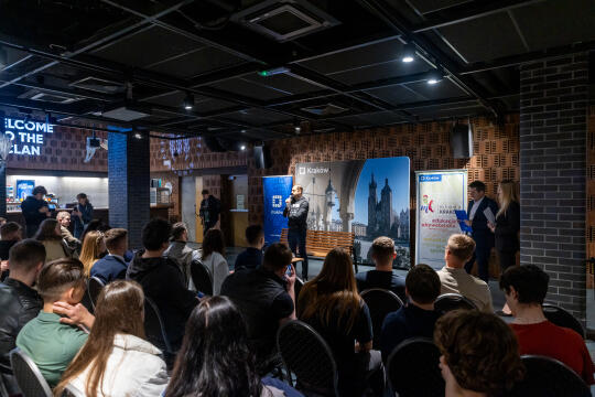 20250522-BSK_7252.jpg-Ławka, Miszalski, Studenci