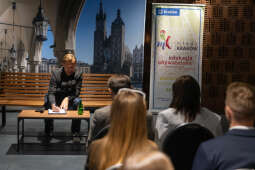 20250522-BSK_7308.jpg-Ławka, Miszalski, Studenci