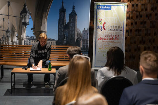 20250522-BSK_7308.jpg-Ławka, Miszalski, Studenci