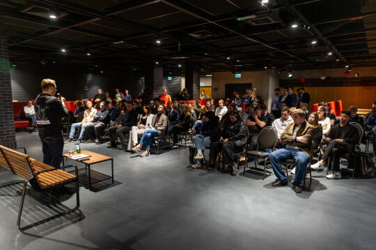 20250522-BSK_7434.jpg-Ławka, Miszalski, Studenci