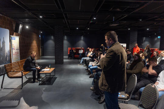 20250522-BSK_7695.jpg-Ławka, Miszalski, Studenci