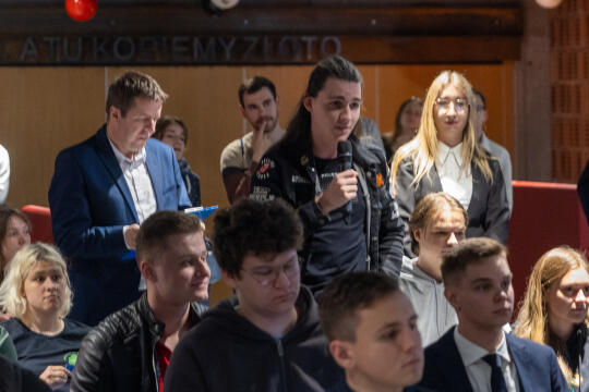 20250522-BSK_7707.jpg-Ławka, Miszalski, Studenci