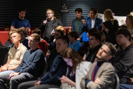 20250522-BSK_7776.jpg-Ławka, Miszalski, Studenci