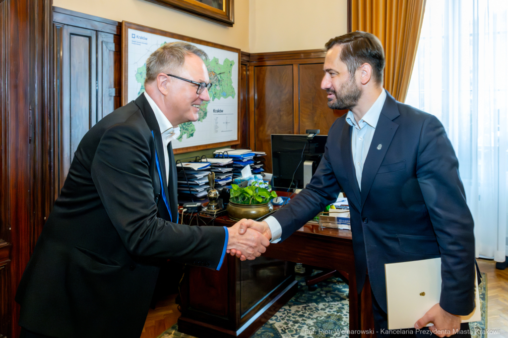 Miszalski, MOCAK, Adam Budak, akt powołania, wręczenie, zdjęcia  Autor: P. Wojnarowski