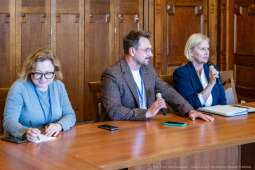 UMK_9172.jpg-Besuch einer Gruppe von Politikern aus Mittelfranken