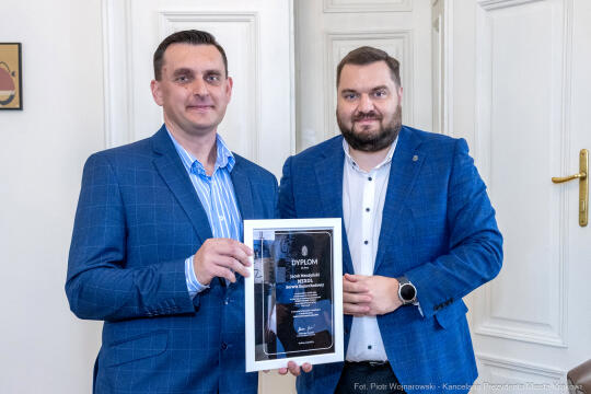 PW_512_003_fot. Piotr Wojnarowski.jpg-Sęk, dyplomy, stacje diagnostyczne, wręczenie, zdjęcia