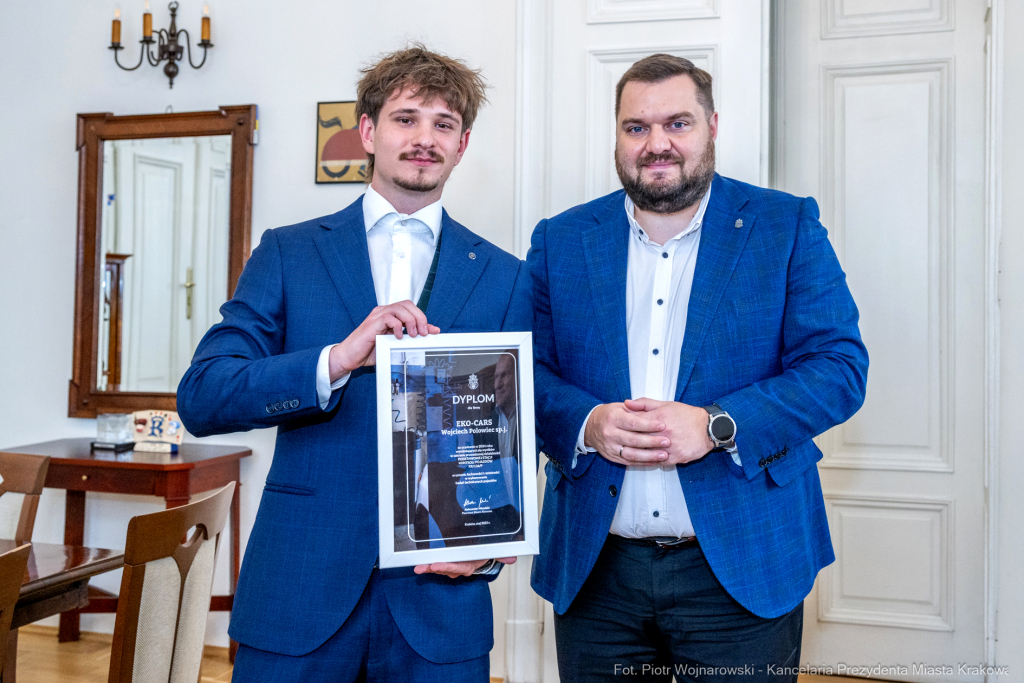 PW_512_005_fot. Piotr Wojnarowski.jpg-Sęk, dyplomy, stacje diagnostyczne, wręczenie, zdjęcia  Autor: P. Wojnarowski