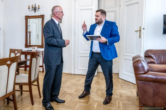 PW_512_007_fot. Piotr Wojnarowski.jpg-Sęk, dyplomy, stacje diagnostyczne, wręczenie, zdjęcia