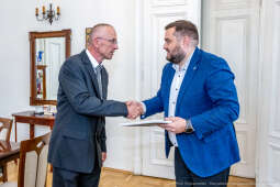 PW_512_008_fot. Piotr Wojnarowski.jpg-Sęk, dyplomy, stacje diagnostyczne, wręczenie, zdjęcia